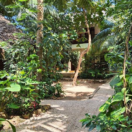 Atii Garden Bungalows Нунгві Екстер'єр фото
