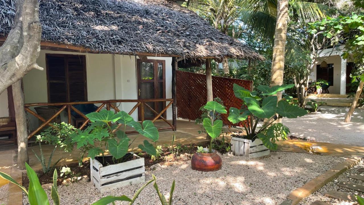 Atii Garden Bungalows Нунгві Екстер'єр фото