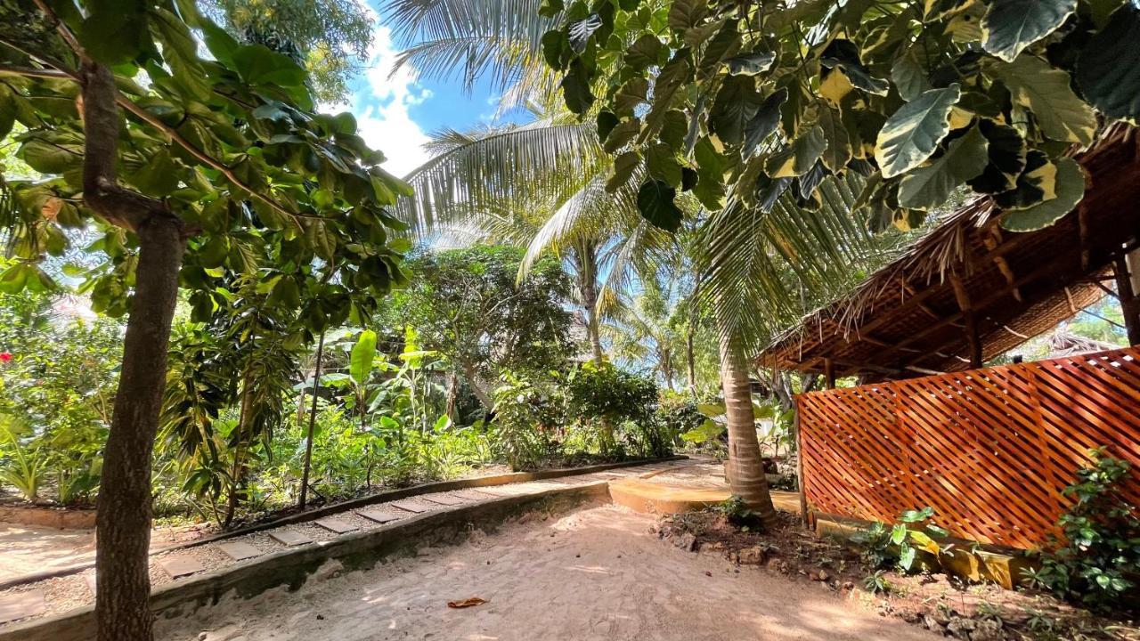 Atii Garden Bungalows Нунгві Екстер'єр фото