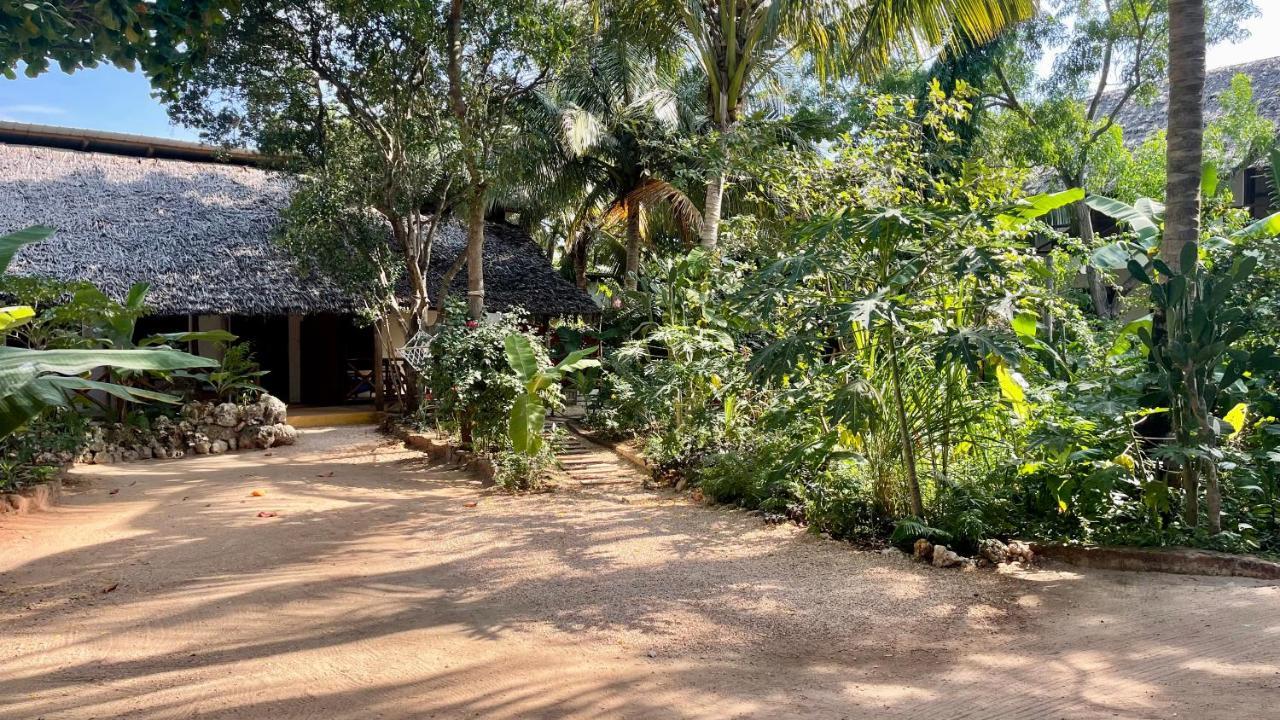 Atii Garden Bungalows Нунгві Екстер'єр фото